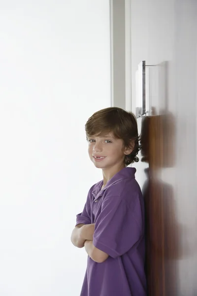 Boy  leaning on wardrobe — Stock Photo, Image