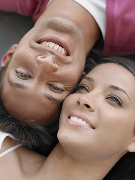 Pareja cariñosa sonriendo —  Fotos de Stock