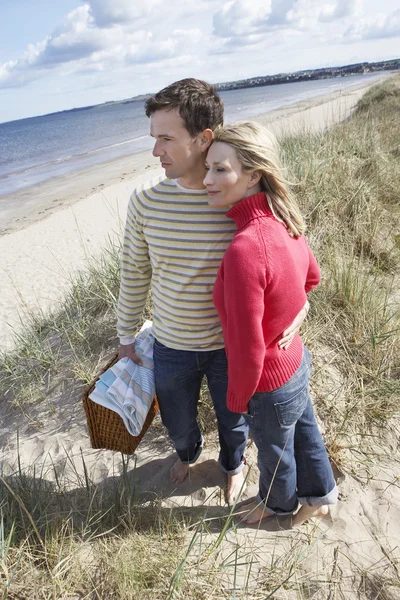 Couple embracing — Stock Photo, Image