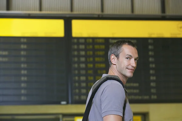 Hombre en el aeropuerto — Foto de Stock