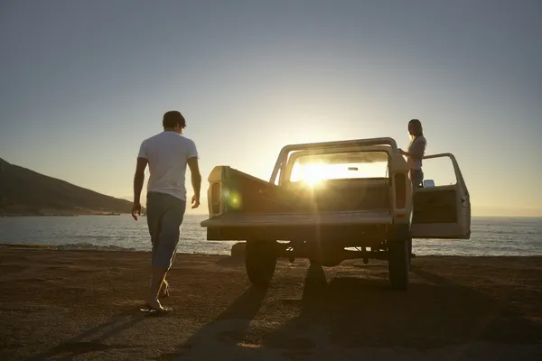 Young couple standing by van — Stock Photo, Image