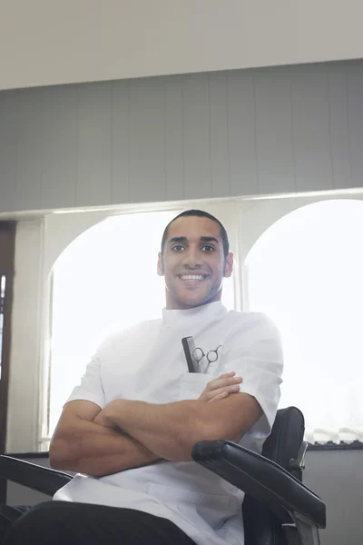 Barber sitting in barber shop — Stock Photo, Image