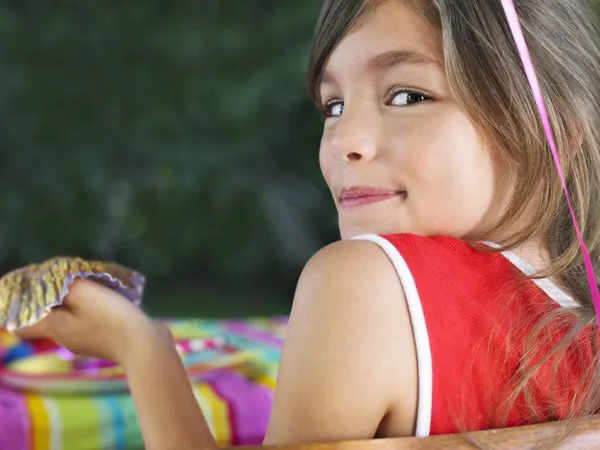 Girl  looking over shoulder — Stock Photo, Image