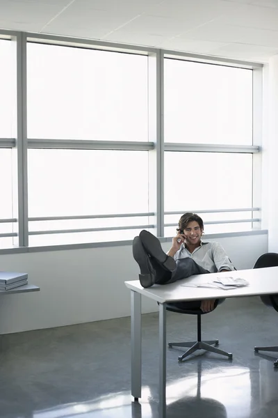 Business man using mobile phone — Stock Photo, Image