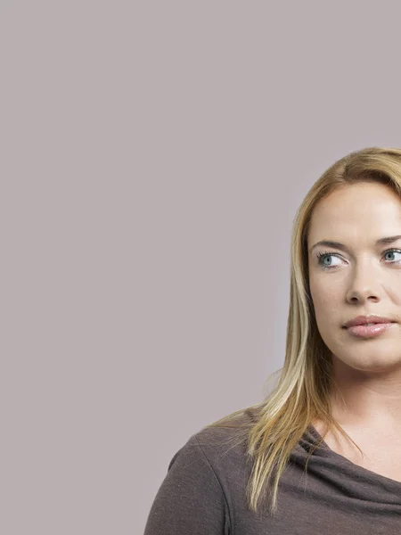 Mujer mirando hacia otro lado — Foto de Stock