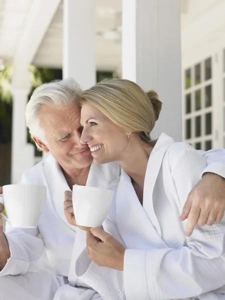 Paar zittend op de veranda — Stockfoto