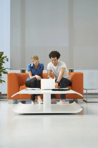 Workers working in Lobby — Stock Photo, Image
