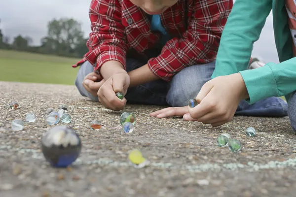 Boy and Girl Playing Marbles — Stock Photo, Image