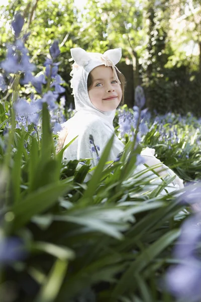 Klein meisje in paard kostuum — Stockfoto