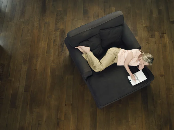 Woman  using  Notebook — Stock Photo, Image