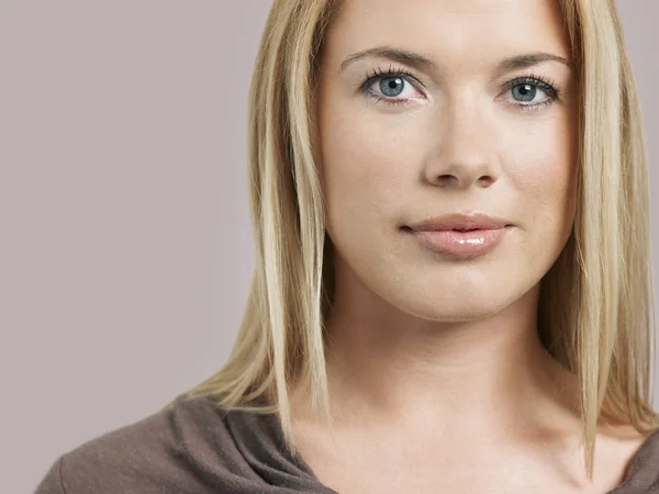 Woman posing in studio — Stock Photo, Image