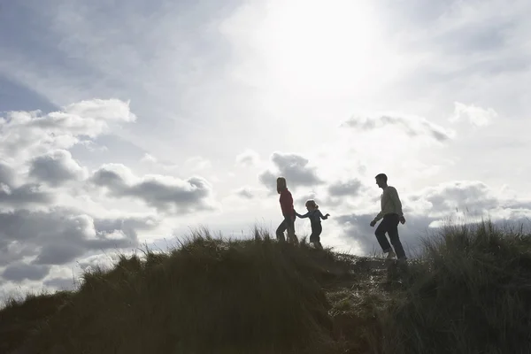 Parents and daughter walking — Stock Photo, Image