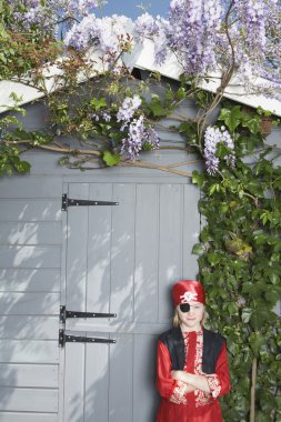 Barakanın duran çocuk