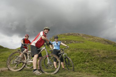 Bir molası verdikten Mountainbikers