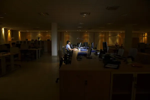 Female worker  in Dark Office — Stock Photo, Image