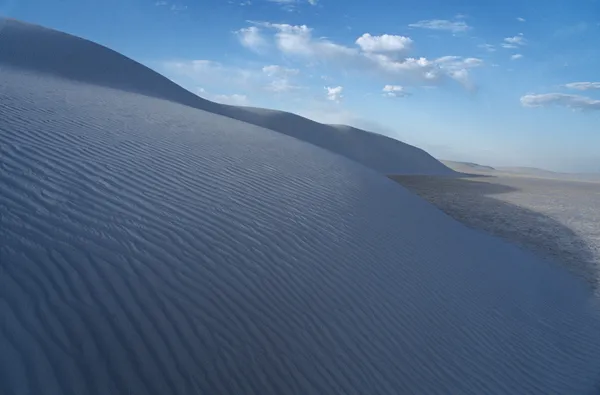 Dunas de areia onduladas — Fotografia de Stock