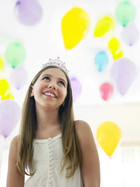 Girl  looking up — Stock Photo, Image