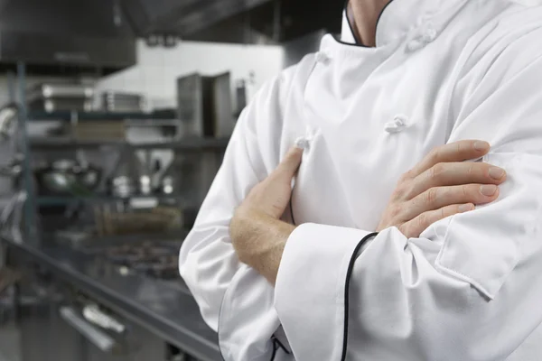 Mannelijke chef-kok met gekruiste armen — Stockfoto