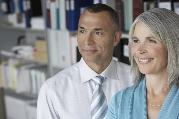 Business couple standing — Stock Photo, Image