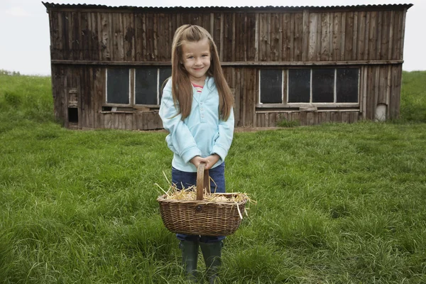 Girl holding wicker basket — Stock Photo, Image