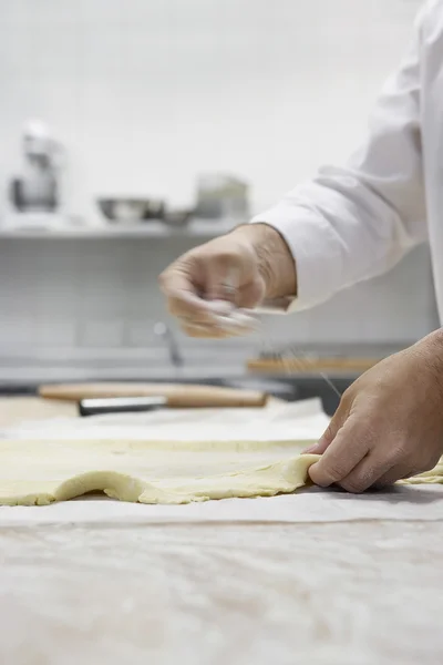 Chef préparant la pâte — Photo