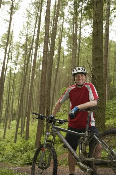 Mountainbiker Having a Break — Stock Photo, Image