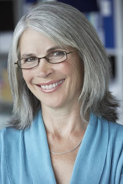 Middle aged businesswoman smiling — Stock Photo, Image