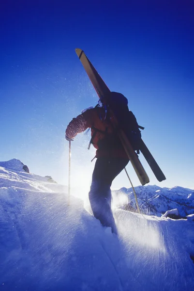 Person walking in snow with skis — Stock Photo, Image