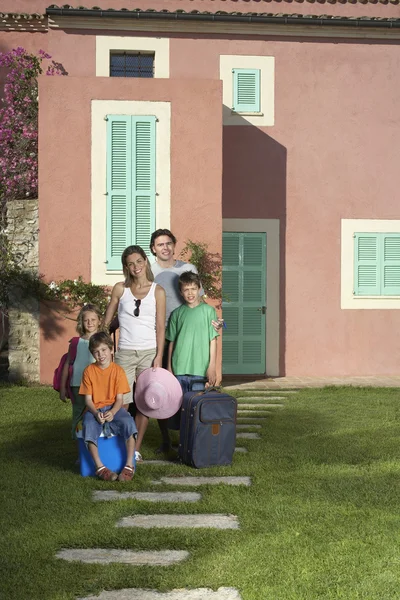 Family standing — Stock Photo, Image