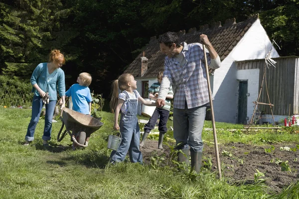 Family Gardening in Backyard — Stock Photo, Image