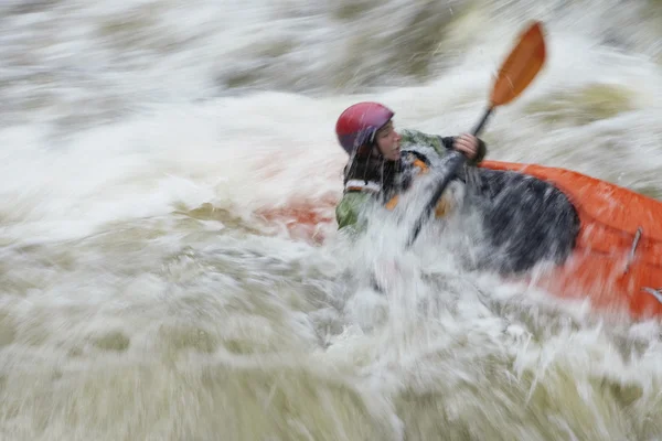 Kayaker w Rapids — Zdjęcie stockowe