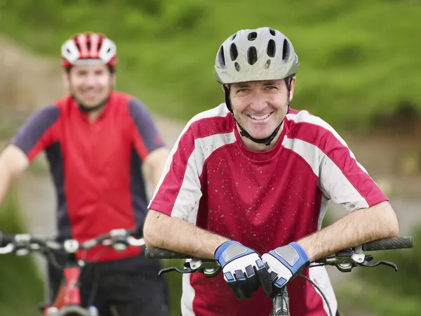 Mountainbiker lächeln — Stockfoto