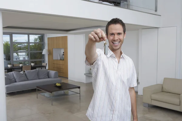 Man holding key — Stock Photo, Image