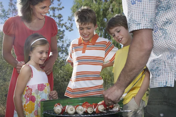 Family with children grilling — Stock Photo, Image