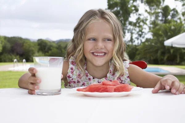 Girl  sitting at table — Stock Photo, Image