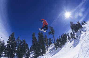 atlama snowboarder