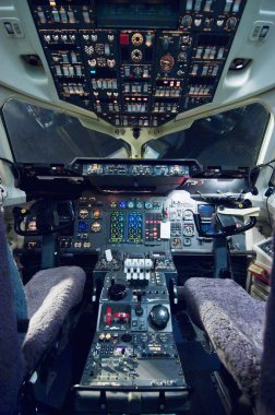 boş uçak kokpiti