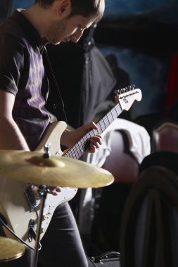 gitarist gerçekleştirme