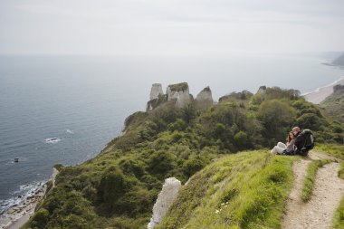 Çift dağda rahatlatıcı hiking