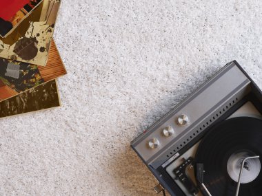 kayıt oyuncu ve vinil kayıtlar