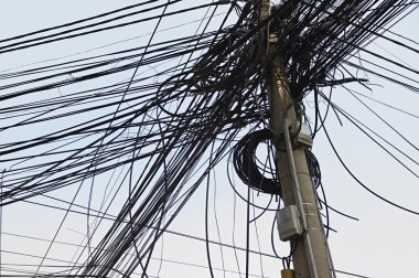 Elektrik Kutbu 'nda Elektrik Kabloları Karmaşası