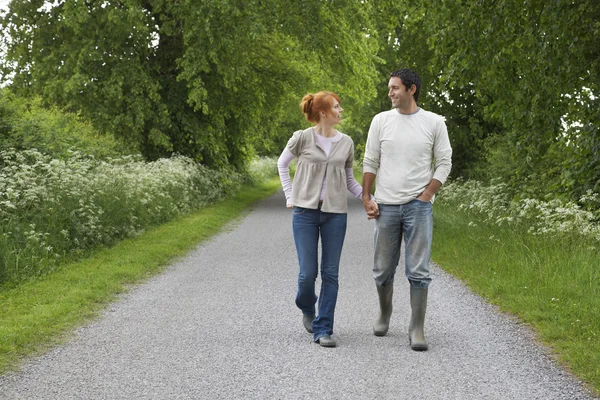 Couple Strolling — Stock Photo, Image