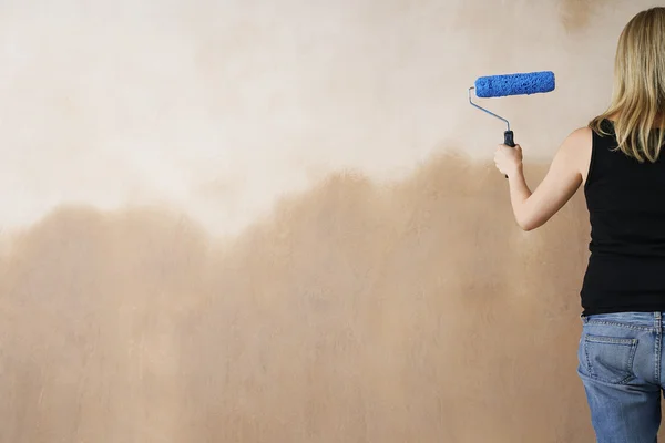 Woman Painting Wall — Stock Photo, Image