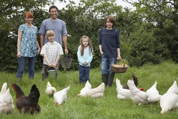 Parents and children with hens — Stock Photo, Image