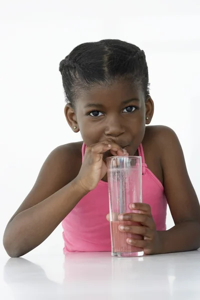 Menina Bebendo Smoothie Fruto — Fotografia de Stock