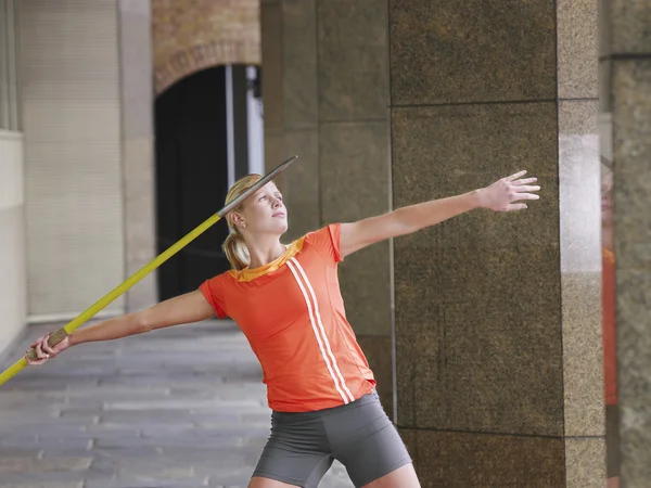 Athlete Throwing Javelin — Stock Photo, Image