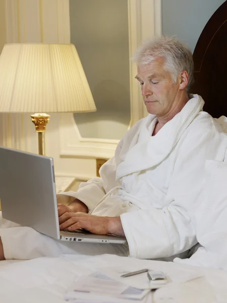 Businessman Using Laptop — Stock Photo, Image