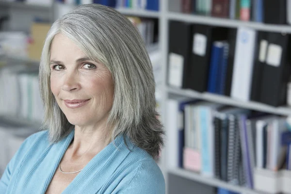 Middle aged businesswoman smiling — Stock Photo, Image