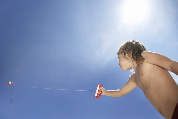 少年の凧 — ストック写真