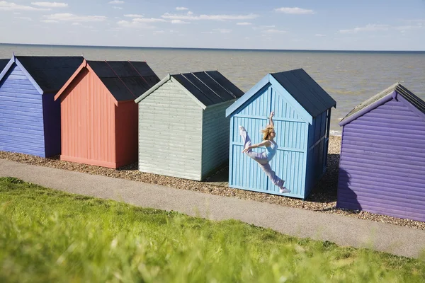 Woman jumping — Stock Photo, Image